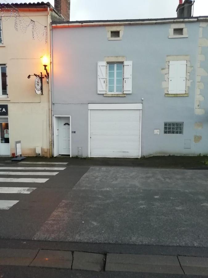 Joli Appartement, 1 Chambre, Au Coeur De Mouilleron St Germain Bagian luar foto